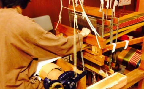 若手へと受け継がれる博多織の伝統技術